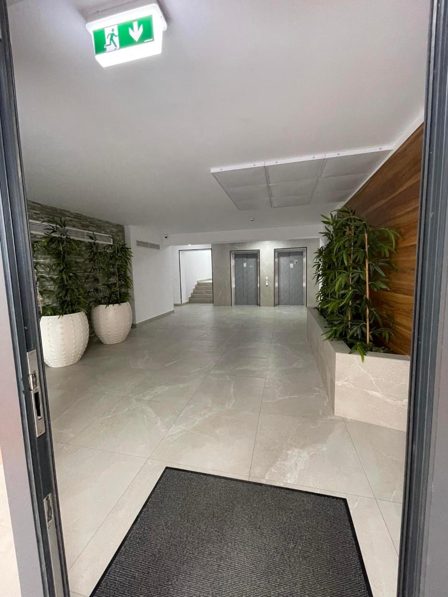 Metropolis Elegance Apartment